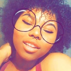 Meet your Posher, Alexusa